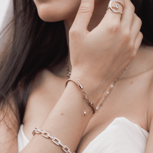 Timeless Elegance: Elevate Your Look with Fashion & Jewelry